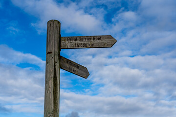 GERMANY, SCHLESWIG;-HOLSTEIN,ECKWARDEREHOERNE, 2019-11-06: Direction sign at the Wadden Sea pointing to destinations in Australia and Germany