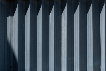 Plaque de métal industriel avec lignes verticales - Arrière plan minimaliste texture métallique	
