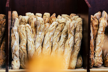 Baguettes de pain chez un boulanger	