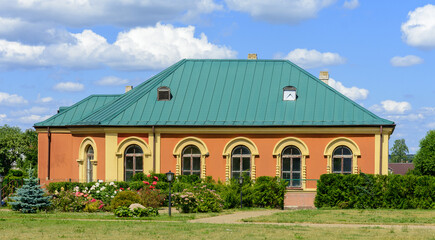 Obraz premium A merchant synagogue in the village of Mir. Synagogue courtyard. Korelichi region. The Grodno region. Belarus.