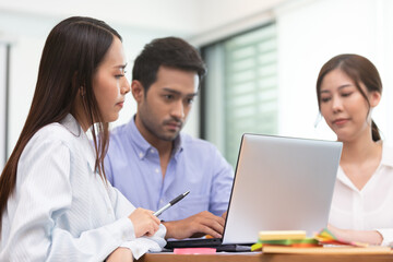 Obraz premium Asian business man and women meeting and talk about job in office.