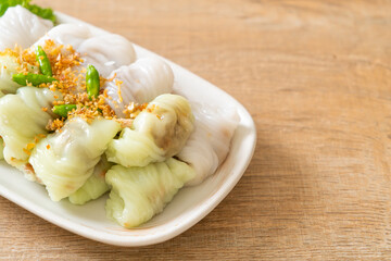 ( Kow Griep Pag Mor)Pork Steamed Rice Parcels