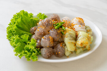 Steamed Rice-Skin Dumplings and Steamed Tapioca Dumplings with Pork