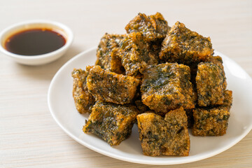 Fried Chinese chives dumpling cake