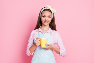 Portrait of her she nice-looking attractive lovely charming pretty cheerful cheery brown-haired...
