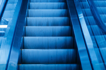Obraz premium Steps on a escalator close up