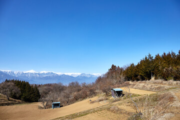 冬の畑と北アルプス 長野県松本市