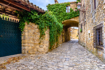 Fototapeta na wymiar Street in the beautiful medieval village of Peratallada (Alt Emporda, Catalonia, Spain)