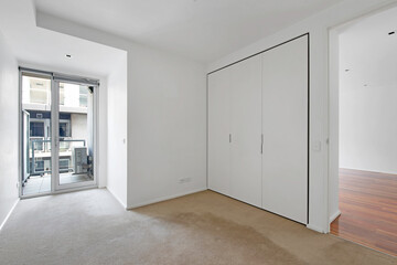 Fototapeta premium Empty and unfurnished brand new apartment