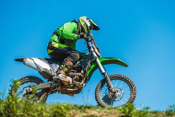 Motocross - jeździec na motocyklu