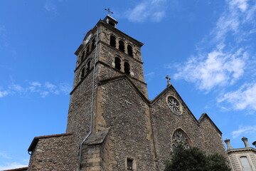 Fototapeta premium église collégiale Saint Julien à Tournon vue de l'extérieur, ville de Tournon sur Rhône, département de l'Ardèche, France