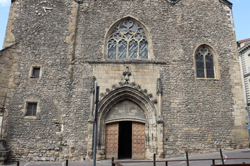 Fototapeta na wymiar église collégiale Saint Julien à Tournon vue de l'extérieur, ville de Tournon sur Rhône, département de l'Ardèche, France