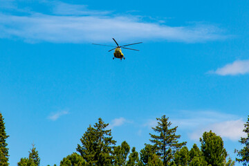Fototapeta na wymiar In the conditions of the northern taiga lands, the helicopter is the main mode of transport in the off-season