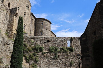 Fototapeta na wymiar Château de Tournon sur Rhône vu de l'extérieur, ville de Tournon sur Rhône, département de l'Ardèche, France