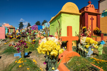 tumbas de colores, celebracion del dia de muertos en el Cementerio General, Santo Tomás Chichicastenango, República de Guatemala, América Central - obrazy, fototapety, plakaty