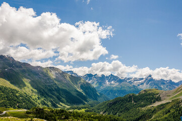 Poschiavo, Puschlav, valposchiavo, Bernina, Val Bernina, Berninapass, Passhöhe, Wanderweg, Ospizio Bernina, Zugfahrt, Zugreise, Wasserscheide, Lago Bianco, Alpen, Graubünden, Sommer, Schweiz