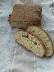Domowy chleb na tle z materiału