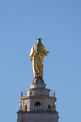 Naklejka premium Goldene Statue in Rom Italien