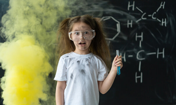The surprise on the little girl's face. Experiments in a chemistry lesson. Explosion in the laboratory. There is a lot of yellow smoke in the audience.