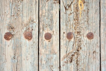 Detalle de una vieja puerta hecha con tablas de madera