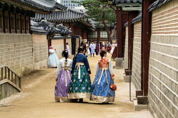 Women in traditional Korean  gowns