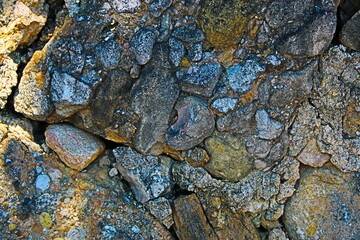 pared de piedra antigua en vieja casa de pueblo