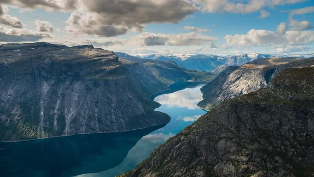 Another beautiful time lapse during the hike to Trolltunga