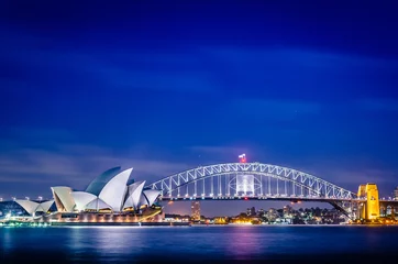 Fotobehang Sydney Opera House en de Sydney Harbour Bridge tijdens schemering, Australië © Tomas Zavadil