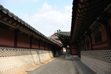 Fototapeta na wymiar Famous historic Gyeongbokgung Palace in Seoul, South Korea