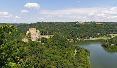 Fototapeta na wymiar Old castle Cornstejn with dam Vranov, Czech republic