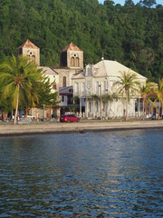 Obraz premium Le bourg de Saint-Pierre en Martinique dévasté par l'éruption de la montagne Pelée le 8 mai 1902