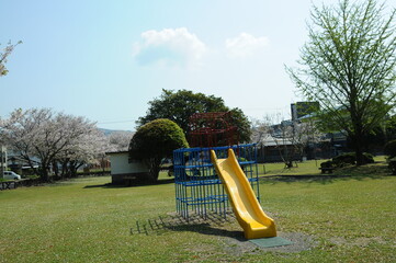 公園、遊具と芝生