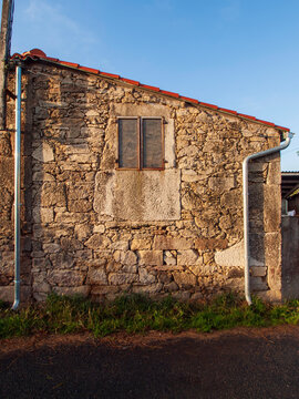 Tipica construccion de piedra en la ruta del Camino de Santiago a su paso por Galicia