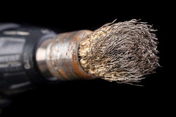 Screwdriver with rotating metal brush for cleaning metal. Accessories for small jobs.