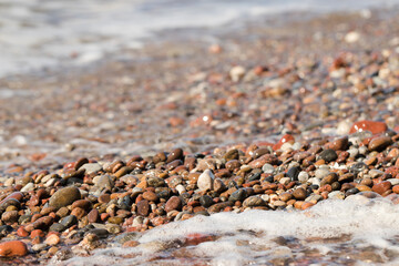 Kamienie na nadmorskiej plaży.