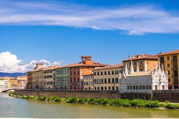 Fototapeta premium Pisa, Italy - August 14, 2019: Gothic church Santa Maria della Spina on the embankment of the Arno River in Pisa, region of Tuscany, Italy