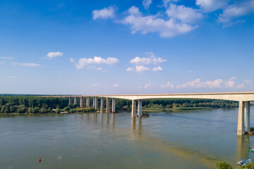 Obraz premium Beska Bridge crosses the Danube river near Beska