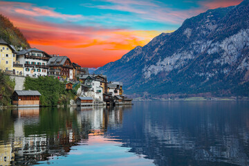 Fototapeta na wymiar Picturesque Hallstatt Lakeside Alpine Village in Austria