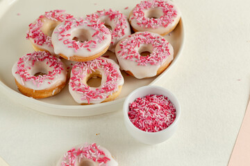 donuts with icing sugar
