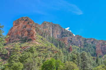 Fototapeta na wymiar Gorgeous drive of red rock in the Oak Creek Canyon on Coconino National Forest, Sedona, Arizona.