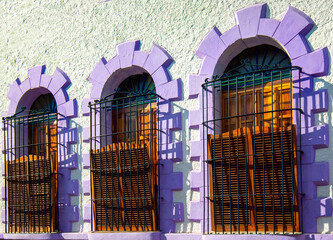 Mexico, Mazatlan, Colorful old city streets in historic city center