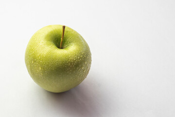 Manzana en fondo blanco