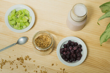 Oat with yogurt, kiwi and blueberries a healthy snack