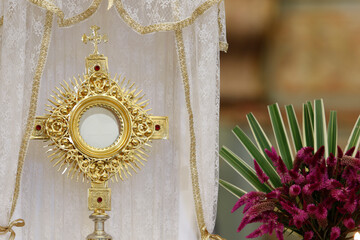 Ostensorial adoration in the catholic church - Holy Week