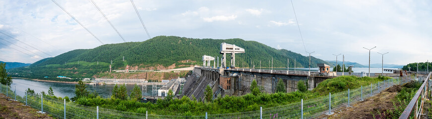 Fototapeta na wymiar View of the hydroelectric dam