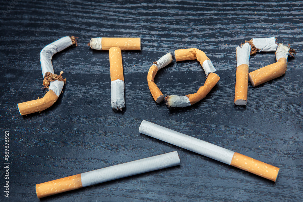 Wall mural broken cigarette with stop smoking sign on table