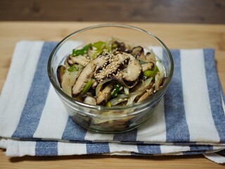 아시아 음식 표고버섯 채소볶음
