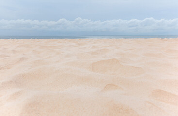 Fototapeta na wymiar Beautiful white sandy tropical beach with ocean and white cloud.