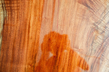 The background image of the plank made of varnish, giving a clear reflection.