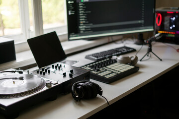 Obraz na płótnie Canvas small music production studio equipment close up, record player, midi drum pad mixer and microphone